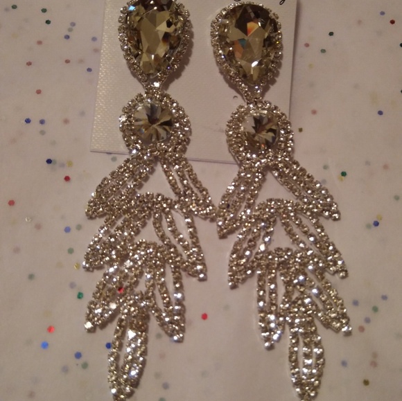 Silver rhinestone chandelier earrings - Picture 4 of 4